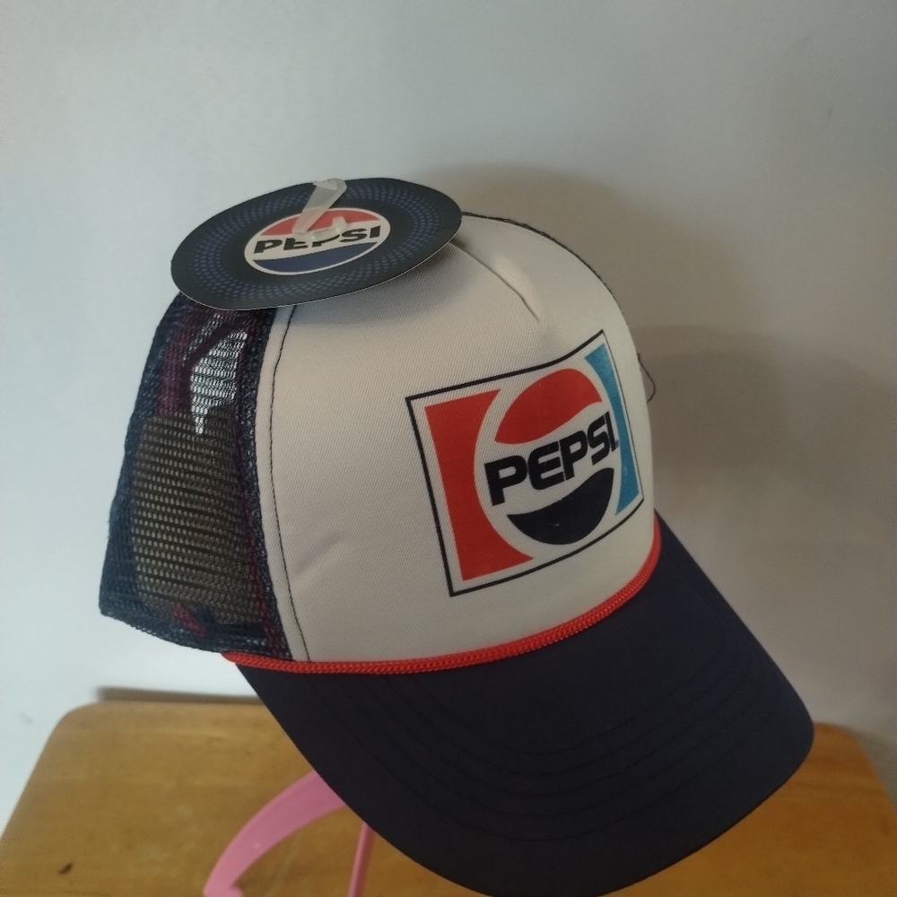 Vintage-Style Pepsi Trucker Hat – Mesh Snapback Cap – Retro Logo – Unisex